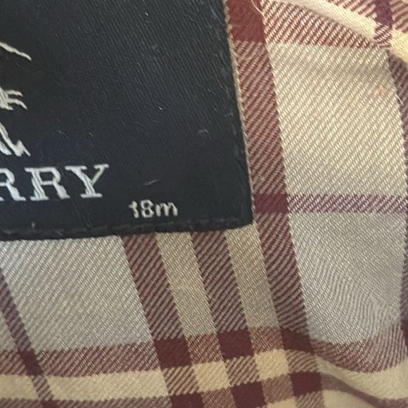 Burberry  kid’s  down puffer jacket size 18m - Picture 13 of 17